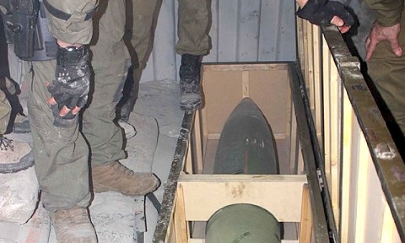 אחד הטילים בבטן הספינה [צילום: דו"צ]