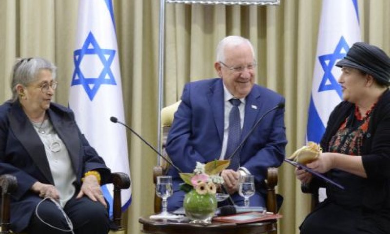 מיכל אורבך עם נשיא המדינה ורעייתו [צילום: מארק ניימן/לע"מ]