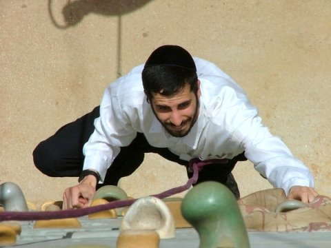 נופשים בגליל העליון. טיפוס על קיר [צילום: יח"צ]