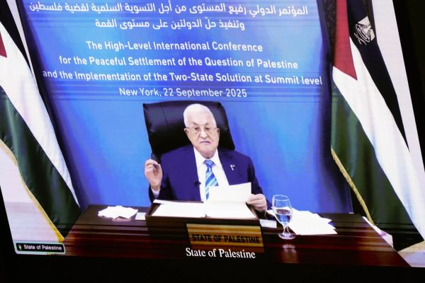 אבו מאזן. נאומו מרמאללה הוצג במטה האו"ם בעת הדיון בהכרה במדינת פלשתין [צילום: AP/יוקי איוומורה]