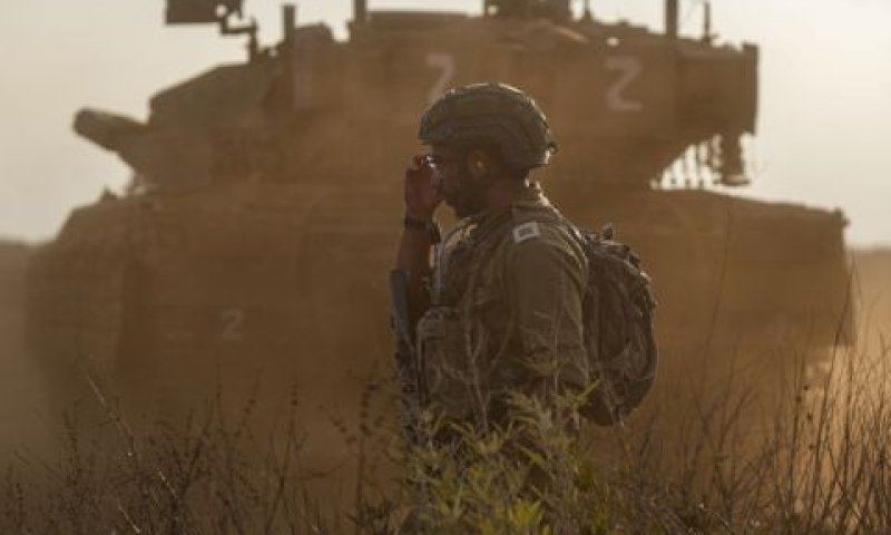 משוריין של צה"ל מול הגבול בצפון [צילום: אייל מרגולין/פלאש 90]