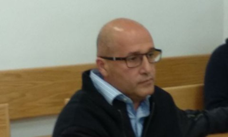 חי. "פישר המציא את התיק"