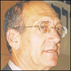 התבקש לסייע, מתנגד