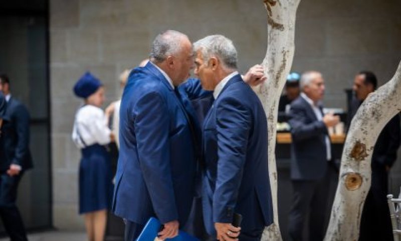 לפיד וליברמן. ניסיון לפתור את המשבר [צילום: יונתן זינדל/פלאש 90]