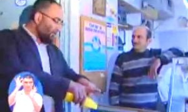 אחד הפקחים בפעולה [צילום: ערוץ 1]