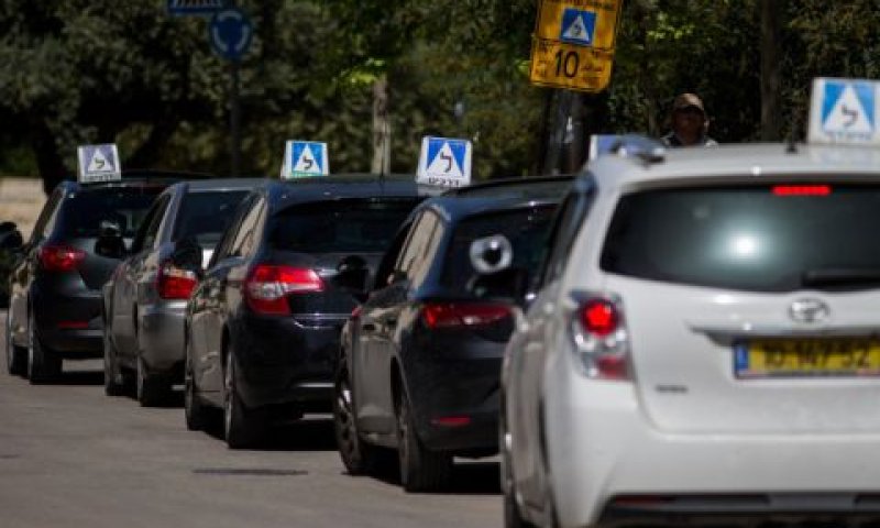 כלי רכב ללימוד נהיגה [צילום אילוסטרציה: יונתן זינדל/פלאש 90]