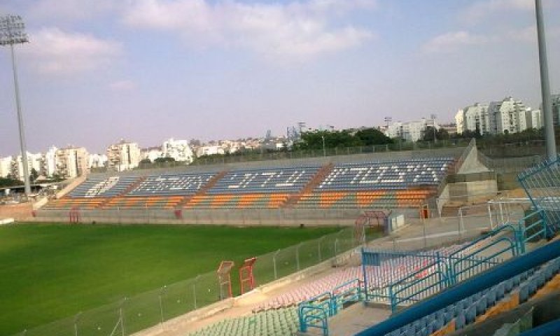 מגרש ספורט. כר לעבירות אלימות