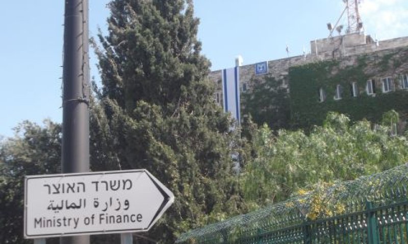להקפיד על החוק