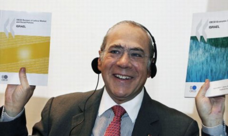 אנחל גורייה, מזכ"ל ה-OECD ושר האוצר יובל שטייניץ [צילום: פלאש 90]