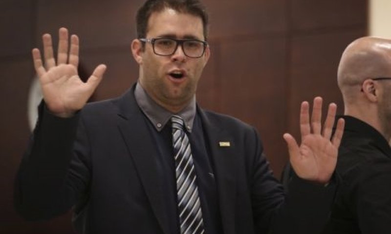 חזן. עוזר היו"ר ענה לטלפון [צילום: הדס פרוש, פלאש 90]