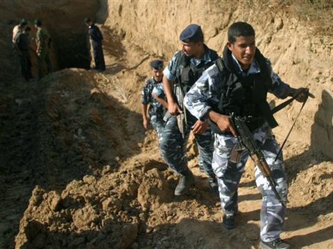 ישראל והרש"פ פעלו ביום ו' לפיצוץ מנהרה [AP]