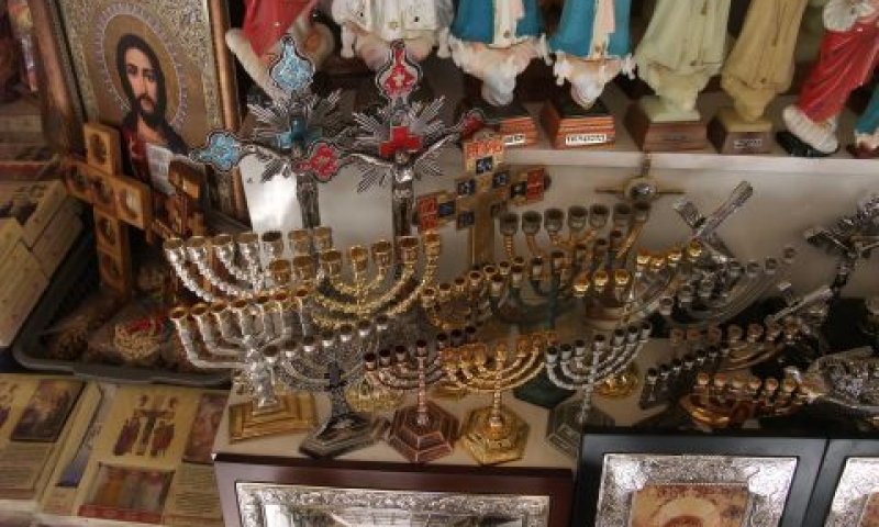 חנות מזכרות בעיר העתיקה [צילום: איתמר לוין]