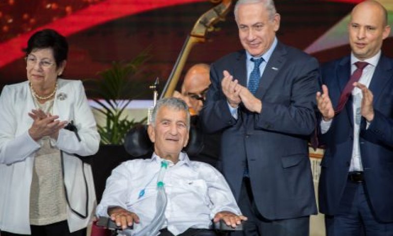 צביקה לוי במעמד קבלת פרס ישראל [צילום: יונתן זינדל/פלאש 90]