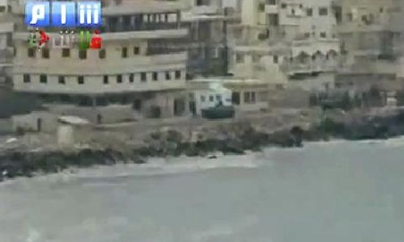 טנקים ליד קו המים בלטקיה [צילום: AP]