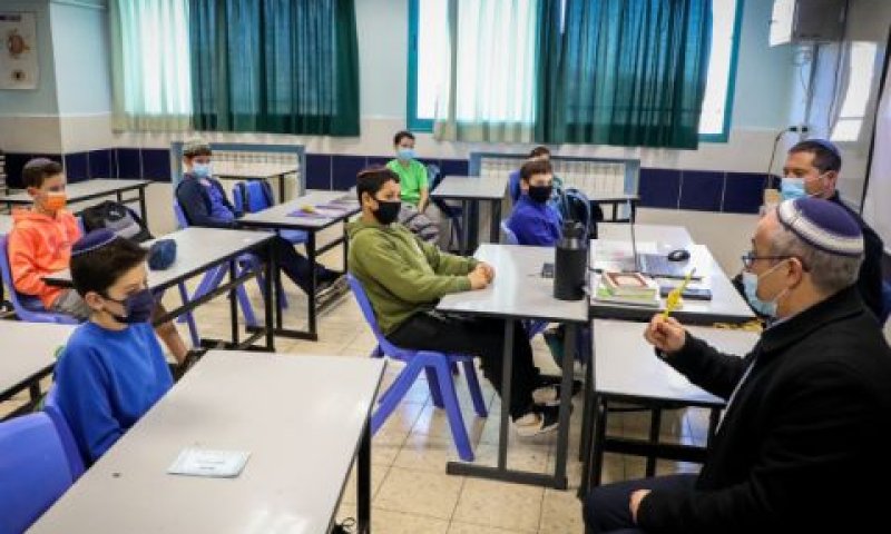 תלמידים באורות עציון [צילום: גרשון אלינסון/פלאש 90]