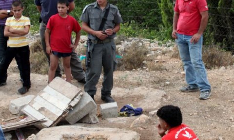 מקרה שני בתוך שלושה שבועות של נפילת פעוטה לבור [פלאש 90]