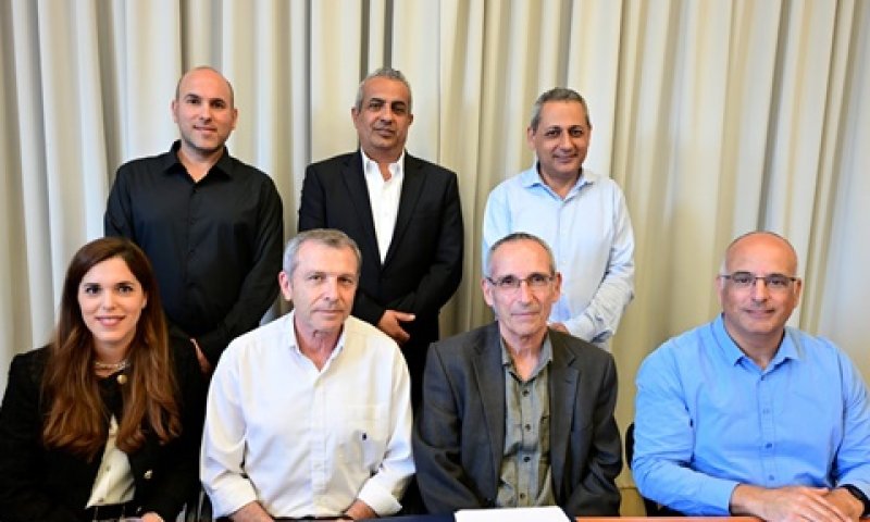 החותמים על ההסכם, הבוקר באריאל [צילום: יוסי זליגר, טנא תקשורת]