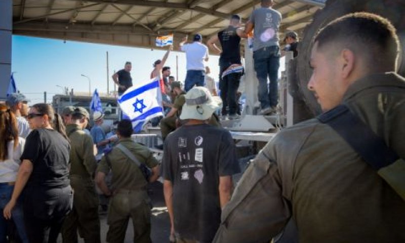 בסיס בית ליד, אמש [צילום: דודו גרינשפן, פלאש 90]