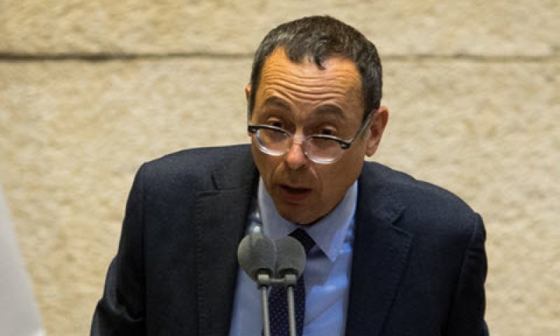 האוזר. הצביע עם האופוזיציה [צילום: אורן בן-חקון]