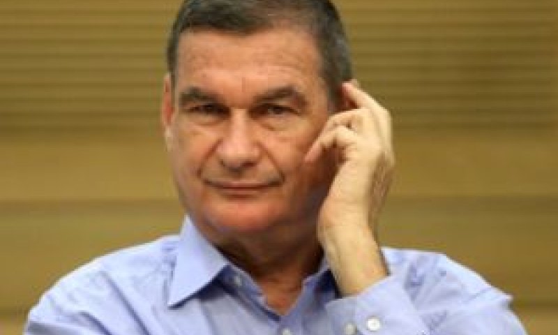 רמון. להעביר 5 מנדטים מצד לצד [צילום: פלאש 90]
