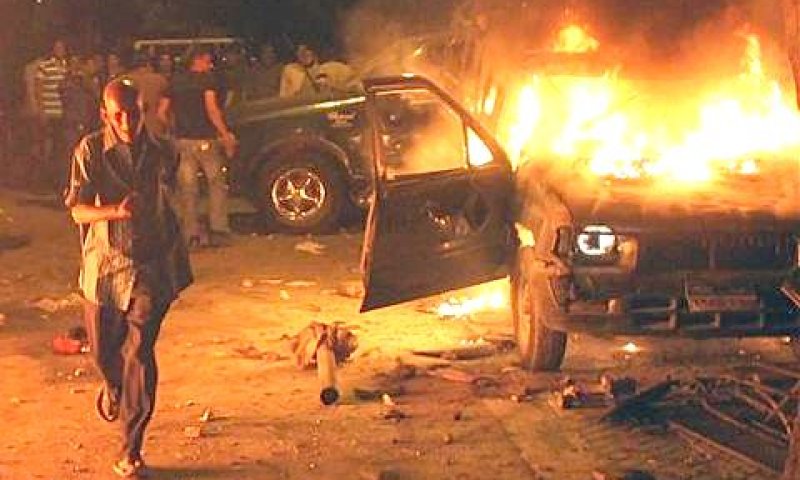 התפרעויות מחוץ לשגרירות ישראל בקהיר [צילום: AP]