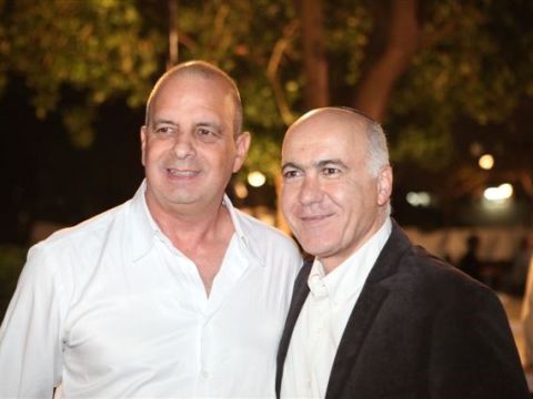 עם המחליף בתפקיד - יורם כהן