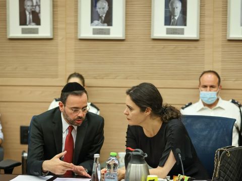 אמילי מואטי ואוריאל בוסו [צילום: נועם מושקוביץ/דוברות הכנסת]