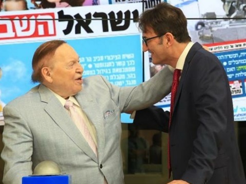 אדלסון ועורך ישראל היום [צילום: יהושע יוסף, ישראל היום]