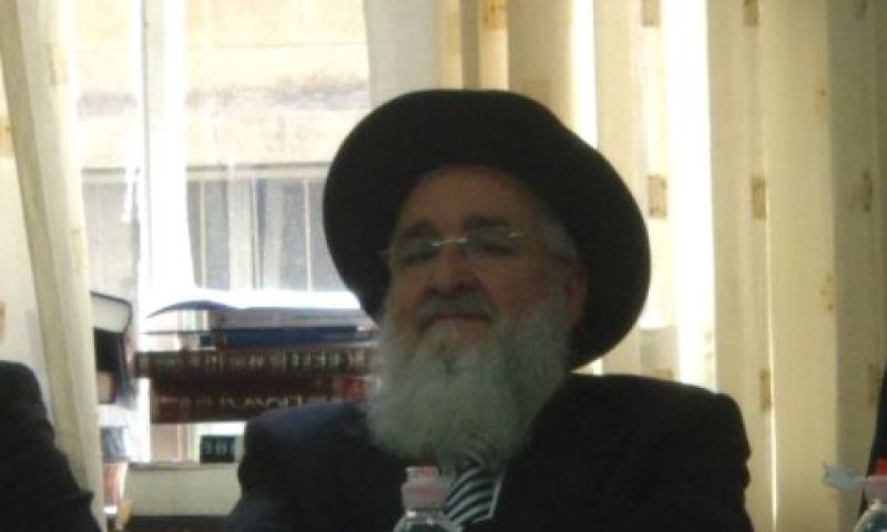 הרב עמוס. "מותקפים מכל החזיתות"