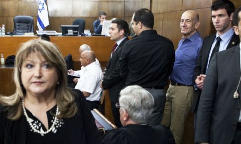 אולמרט וזקן במשפט הולילנד [צילום: AP]