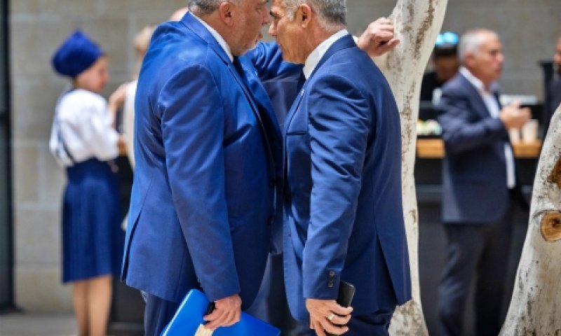 לפיד וליברמן. הריביות על החוב יגדלו בגלל הוצאות הקורונה [צילום: יונתן זינדל, פלאש 90]