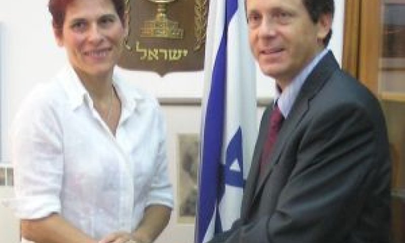 השר הרצוג ממנה את מרים זרצקי