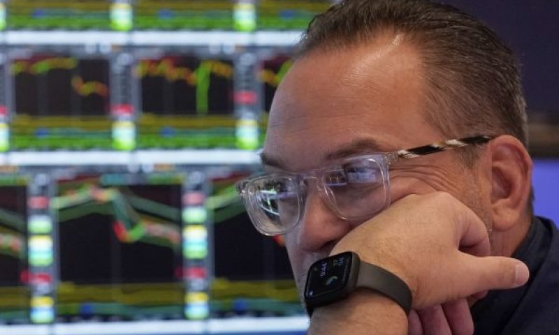 סוחר היום בוול סטריט [צילום: ריצ'רד דרו, AP]