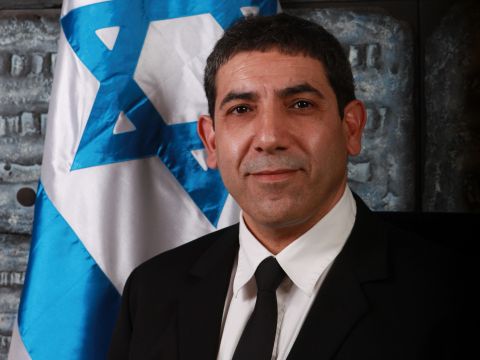 צרפתי. המדובב הכתיב את הגרסה