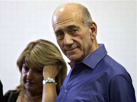 אולמרט וזקן. בקשות [צילום: AP]