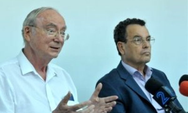 השר פרידמן ועו"ד דן אבי יצחק. מסיבת עיתונאים להצגת התזכיר