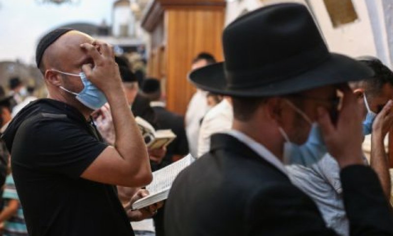 תפילה בקרב רשב"י במירון. ייסגר בסוף השבוע [צילום: דוד כהן/פלאש 90]