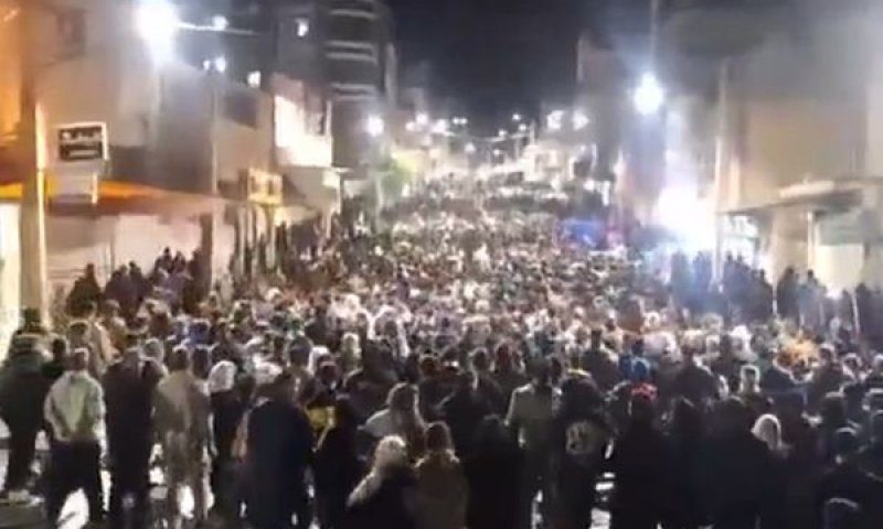 המחאות נמשכות [צילום: רשתות ערביות, שימוש לפי סעיף 27 א']