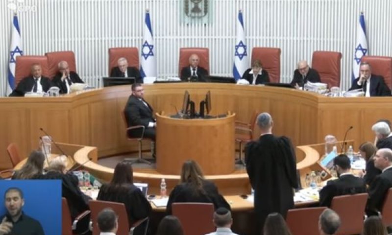 הדיון בהרכב שבעה. השופטים קבעו: "יש לנו סמכות"