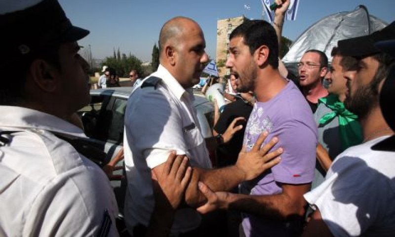 המפגינים יורדים אל הכבישים [צילום: פלאש 90]