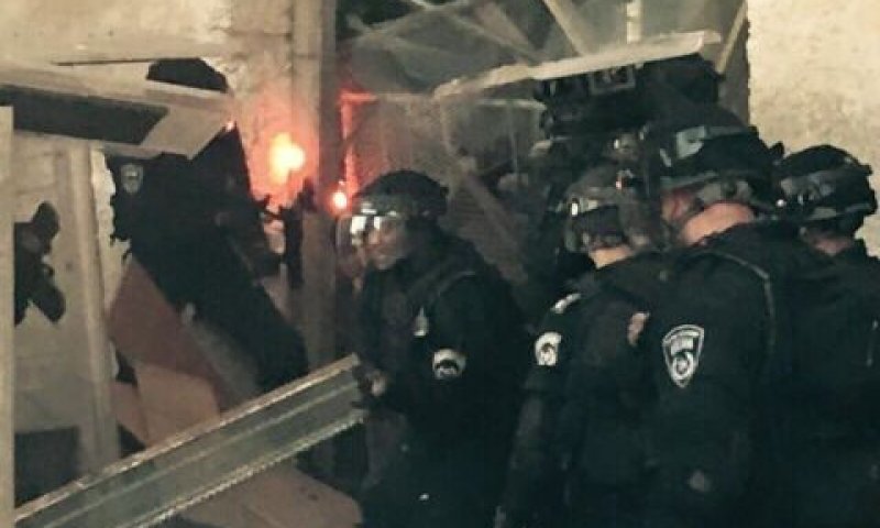 המשטרה נכנסה פנימה [צילום: חטיבת דובר המשטרה]