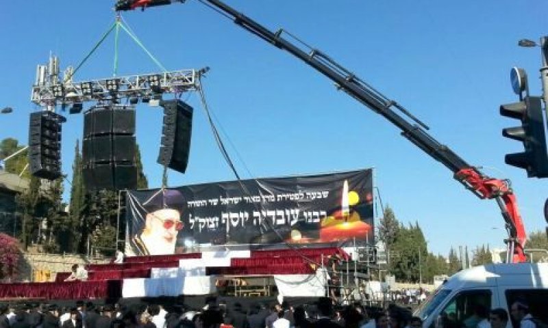ההמון הגיע לחלוק כבוד [צילום: אורי דיוויס/איחוד הצלה]