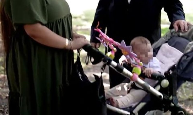 תינוקת בסרטון תעמולה עם נתניהו