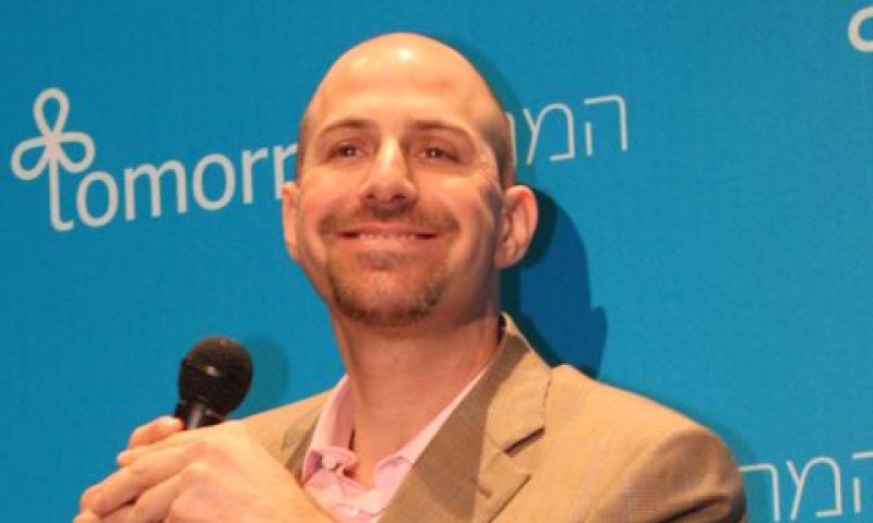 ג'וש סילברמן מחברת סקייפ [צילום: סיון פרג&acute;]