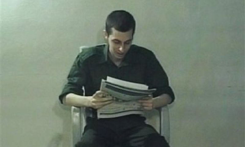 גלעד שליט. פטור מביורוקרטיה [AP]