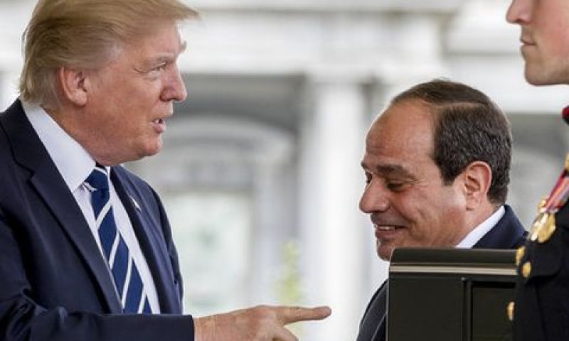 נשיא מצרים ונשיא ארצות הברית. "גר בשכונה קשה" [צילום: אנדרו הרניק/AP]
