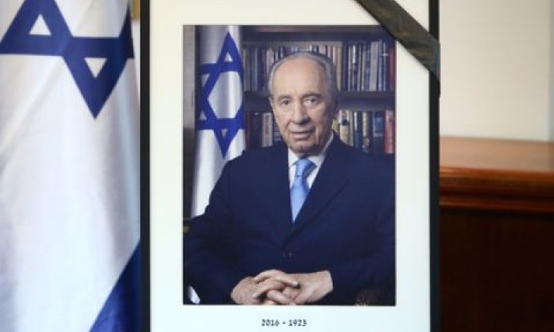 תמונתו של פרס במשרד ראש הממשלה [צילום: ישראל סלם/פול/פלאש 90]
