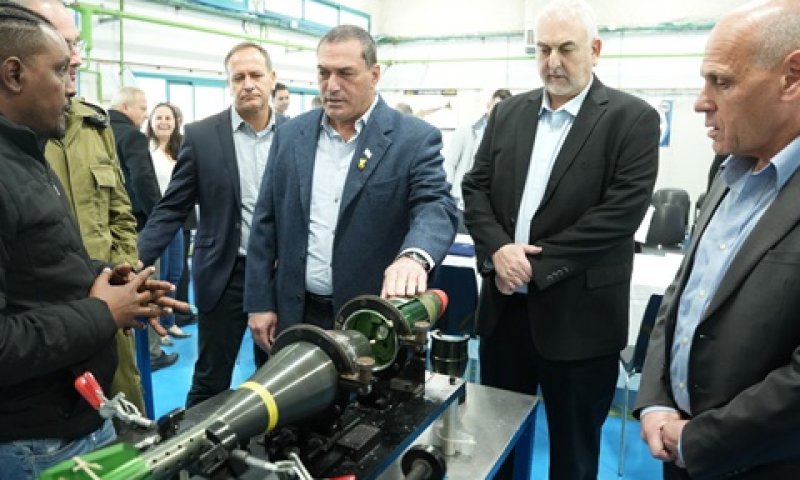 [צילום: דוברות משרד הביטחון]
