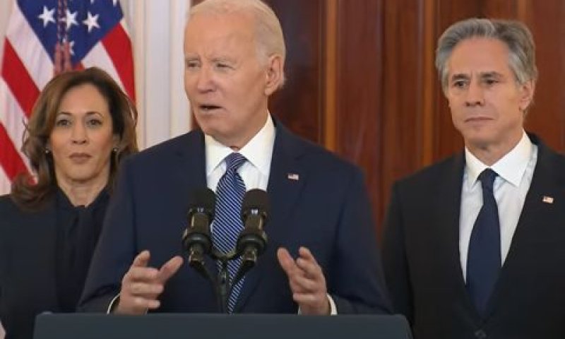 בלינקן עם ביידן. הורה להקפיא את המשלוח [צילום: הבית הלבן]