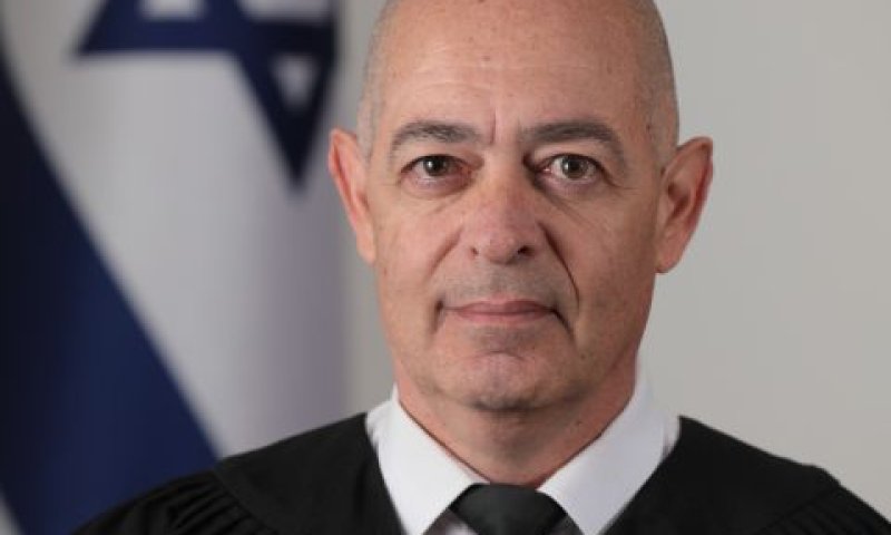 אלמוג. "אתה לא תלהטט בבית המשפט"